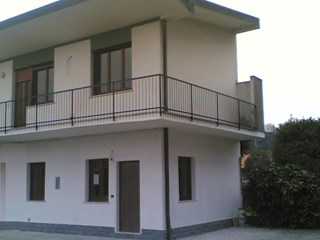 Casa Indipendente in Vendita a Besozzo, zona Centro, 99'000€, 85 m²