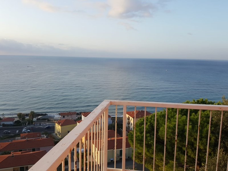 Trilocale in Vendita a Riva Ligure, zona centrale, 250'000€, 93 m²