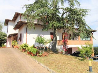 Villa in Vendita a Montopoli in Val d'Arno, 790'000€, 400 m²