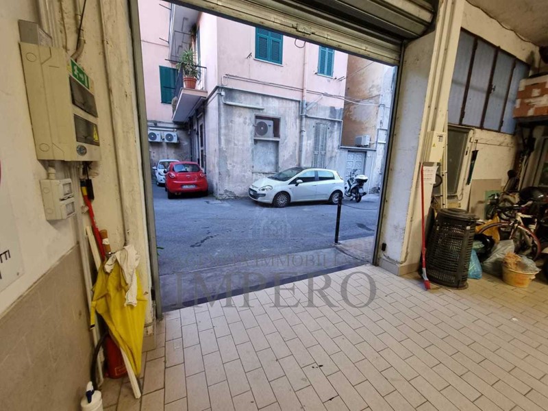 Magazzino in Vendita a Ventimiglia, zona Centro, 240'000€, 120 m²