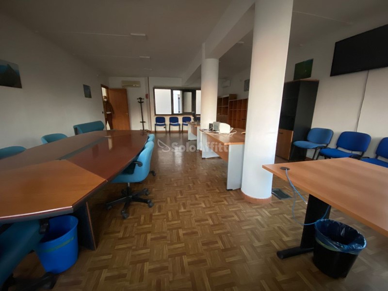 Ufficio in Affitto a Latina, 550€, 55 m², arredato
