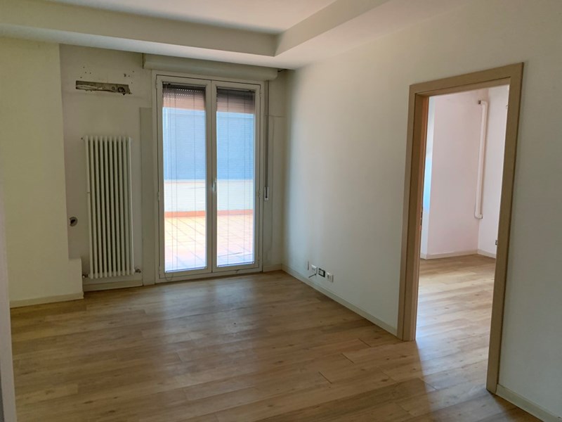 Quadrilocale in Vendita a Riccione, zona Paese, 300'000€