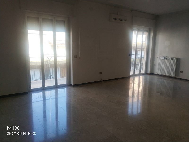 Quadrilocale in Vendita a Bari, zona Carrassi, 320'000€, 140 m²