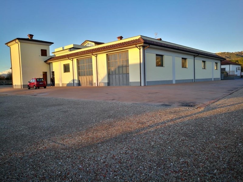 Capannone in Vendita a Fosdinovo, 1'850'000€, 1400 m²