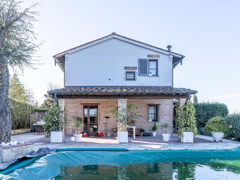 Villetta a schiera in Vendita a Castelfiorentino, zona Cambiano, 650'000€, 120 m², arredato, con Box