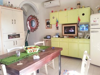 Casa Indipendente in Vendita a Pistoia, zona Nespolo, 250'000€, 130 m²