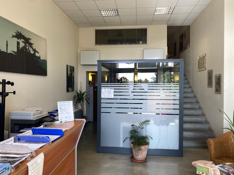 Laboratorio in Affitto a Siena, 1'200€, 200 m²