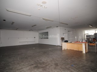 Capannone in Affitto a Livorno, zona Picchianti, 3'500€, 420 m²