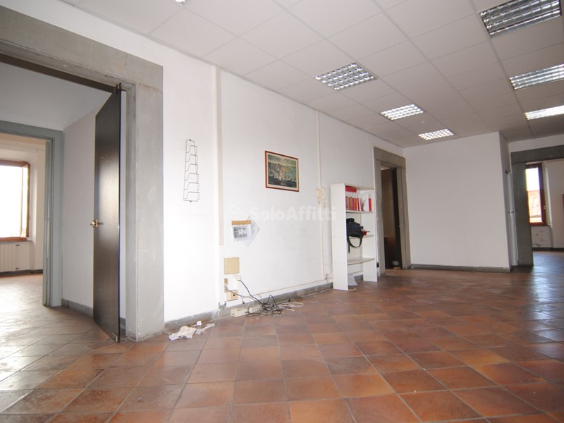 Ufficio in Affitto a Livorno, zona Centro, 1'800€, 200 m²