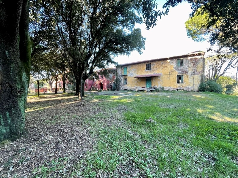 Casa Indipendente in Vendita a Collesalvetti, zona Stagno, 1'500'000&euro;, 1900 m², con Box