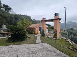 Casa Indipendente in Vendita a Ventimiglia, zona Sealza, 480'000€, 100 m²