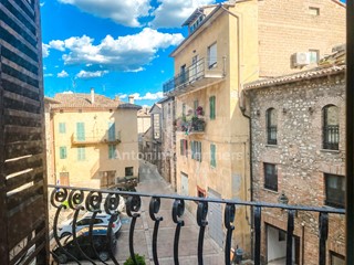 Appartamento in Vendita a Marsciano, 95'000€, 105 m², arredato