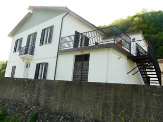 Casa Indipendente in Vendita a Licciana Nardi, zona collinare , 285'000€, 120 m², arredato