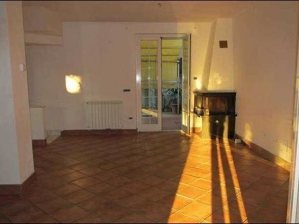 Casa Semi Indipendente in Vendita a Castelnuovo Magra, zona Moliciara, 290'000€, 111 m²