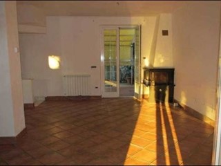 Casa Semi Indipendente in Vendita a Castelnuovo Magra, zona Moliciara, 290'000€, 111 m²