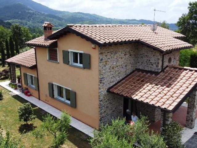 Villa in Vendita a Villafranca in Lunigiana, zona collinare, 750'000€, 300 m², arredato