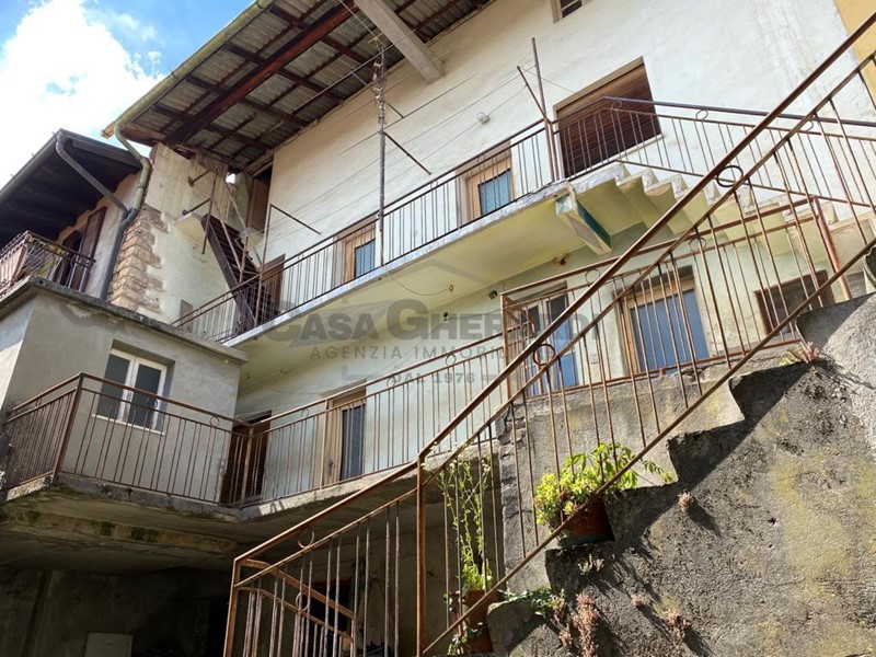 Rustico in Vendita a Almenno San Bartolomeo, 40'000€, 170 m²