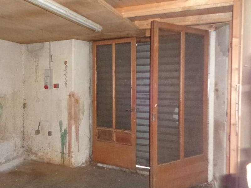 Immobile commerciale in Vendita a La Spezia, zona Termo, 80'000€, 130 m²