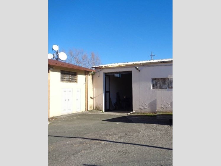 Capannone in Vendita a La Spezia, zona La Pianta, 320'000€, 260 m²