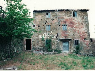 Rustico in Vendita a Vicchio, zona Ponte A Vicchio, 200'000€, 600 m²