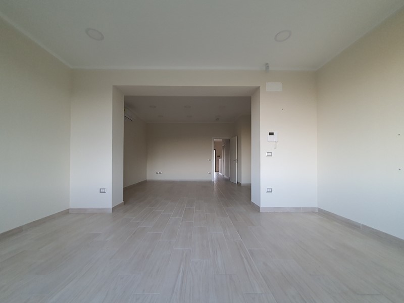 Ufficio in Affitto a Borgia, zona Donnantona, 700€, 100 m²