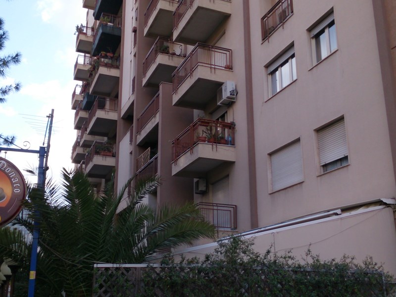 Quadrilocale in Vendita a Palermo, zona Belgio Strasburgo Resuttana Nebrodi, 245'000€, 100 m²