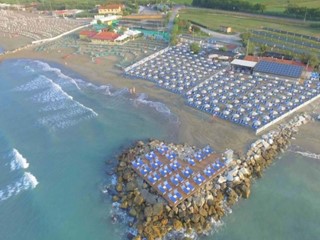 Immobile commerciale in Vendita a Sarzana, zona Marinella Di Sarzana, 40'000€, 27 m²