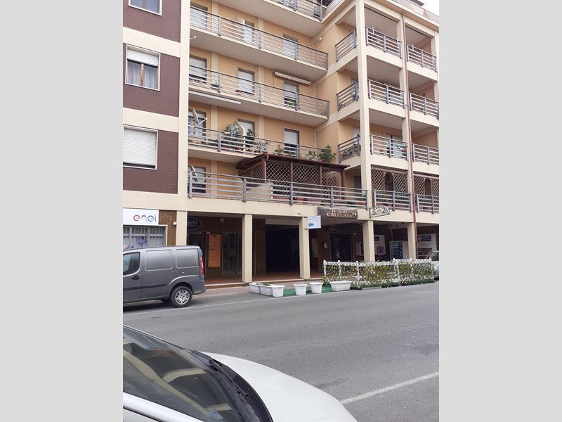 Appartamento in Vendita a Porto Torres, zona Centro  , 80'000€, 110 m²