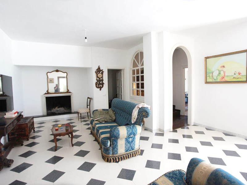 Villa in Vendita a Lecce, zona salesiani, 390'000&euro;, 350 m²