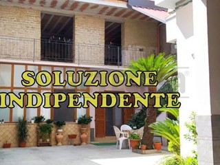 Casa Indipendente in Vendita a Marcianise, 280'000€, 400 m²