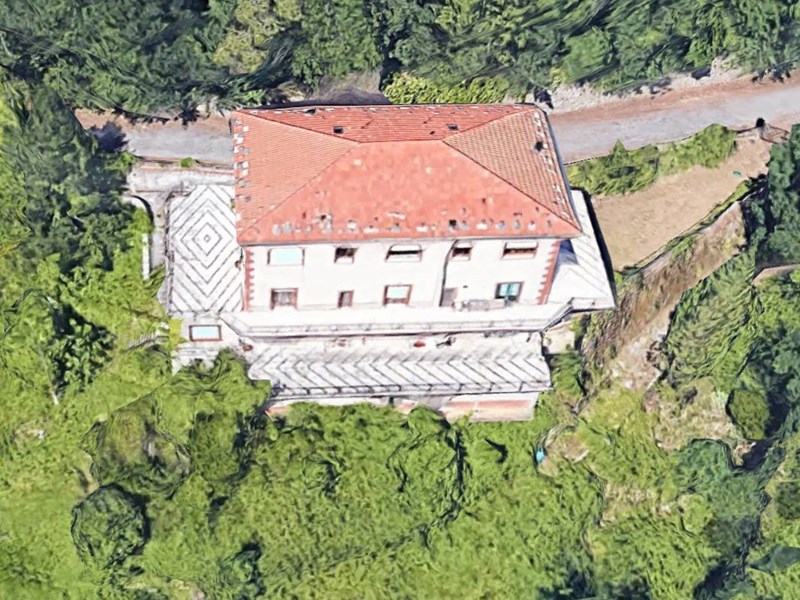 Villa in Vendita a La Spezia, zona Parodi, 890'000€, 500 m²