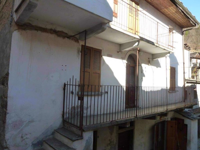 Casa Indipendente in Vendita a Varzo, 52'000€, 100 m²