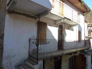 Casa Indipendente in Vendita a Varzo, 52'000€, 100 m²