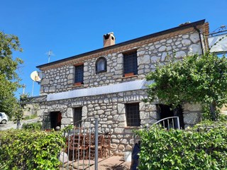 Attività commerciale in Affitto a Veroli, zona Scifelli, 550€, 170 m², arredato