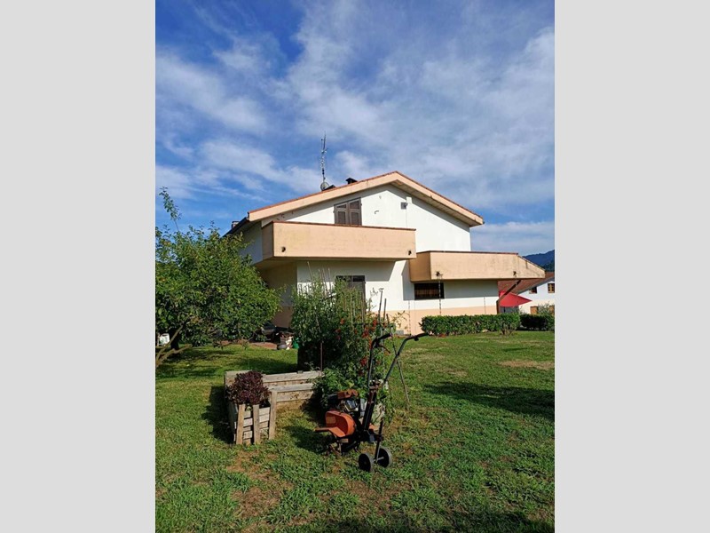 Casa Indipendente in Vendita a Aulla, 260'000€, 250 m²