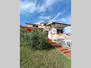 Casa Indipendente in Vendita a Aulla, 260'000€, 250 m²