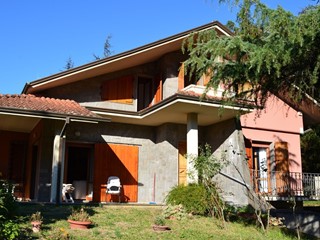 Casa Indipendente in Vendita a Aulla, 369'000€, 261 m², con Box