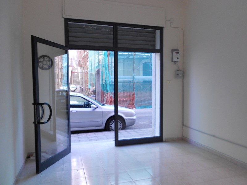 Negozio in Affitto a Catanzaro, zona Centro storico, 250€, 20 m²