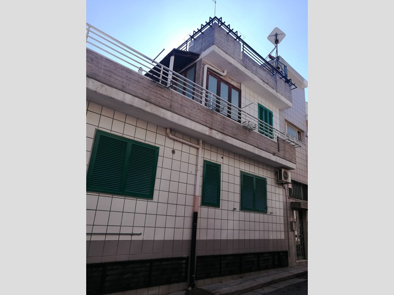 Quadrilocale in Vendita a Grumo Appula, zona Grumo Appula, 100'000€, 130 m², con Box