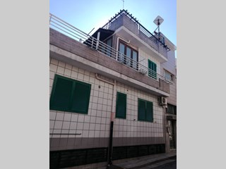 Quadrilocale in Vendita a Grumo Appula, zona Grumo Appula, 100'000€, 130 m², con Box