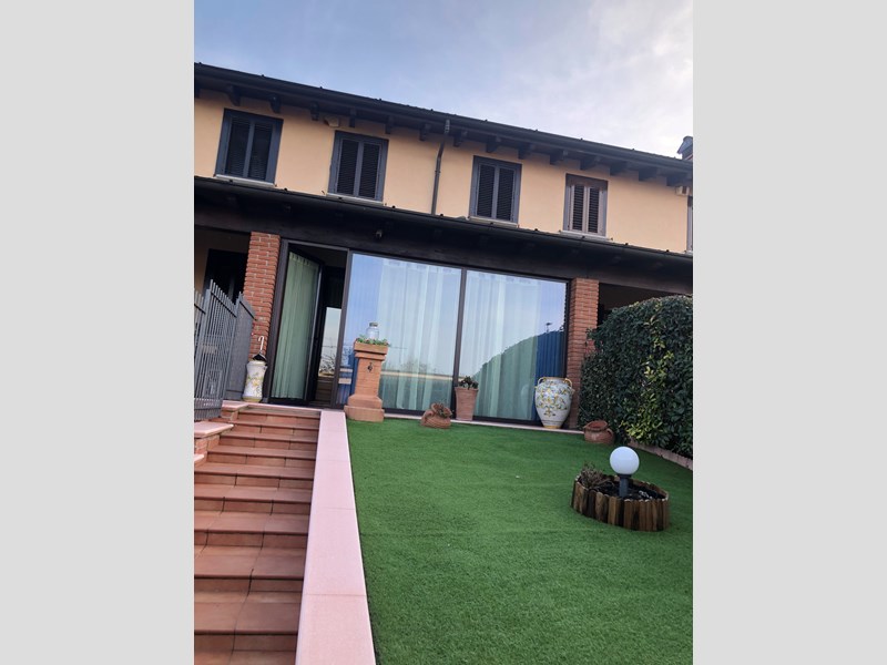 Villetta a schiera in Vendita a Piacenza, zona La verza , 250'000€, 140 su 3 livelli 
