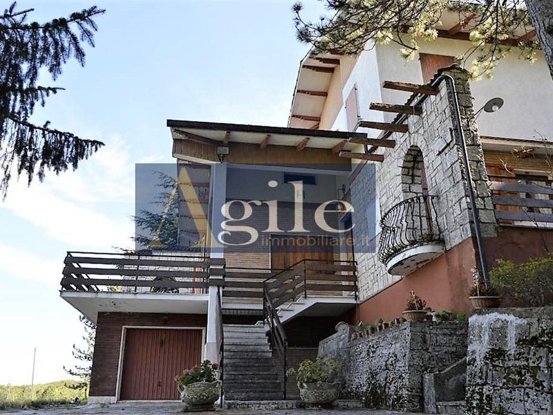 Villa in Vendita a Ascoli Piceno, zona Colle San Marco, 380'000€, 430 m², arredato
