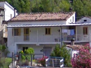 Casa Semi Indipendente in Vendita a Farindola, 34'000€, 117 m²