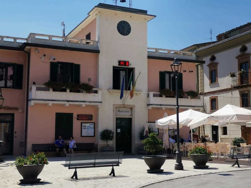 Casa Semi Indipendente in Vendita a Colledimezzo, 50'000€, 95 m²