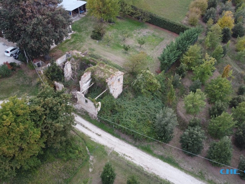 Casale in Vendita a San Clemente, 75'000€, 220 m²