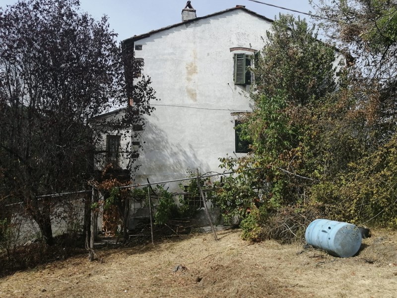 Casa Semi Indipendente in Vendita a Lucca, zona Mammoli, 120'000€, 120 m²