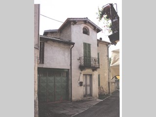Casa Indipendente in Vendita a Laino, 75'000€, 270 m²