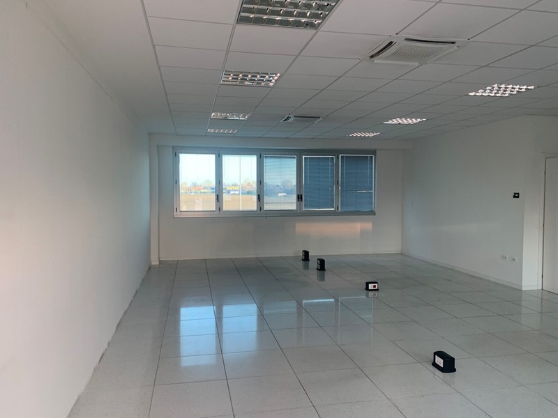 Ufficio in Vendita a Castel Maggiore, 200'000€, 217 m²