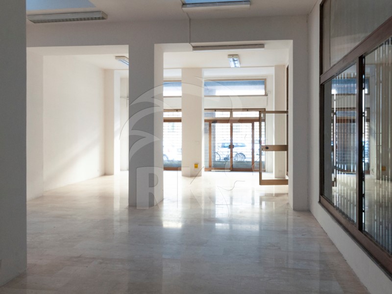 Immobile commerciale in Vendita a Bologna, zona Marconi, 215'000€, 123 m²