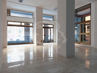 Immobile commerciale in Vendita a Bologna, zona Marconi, 215'000€, 114 m²